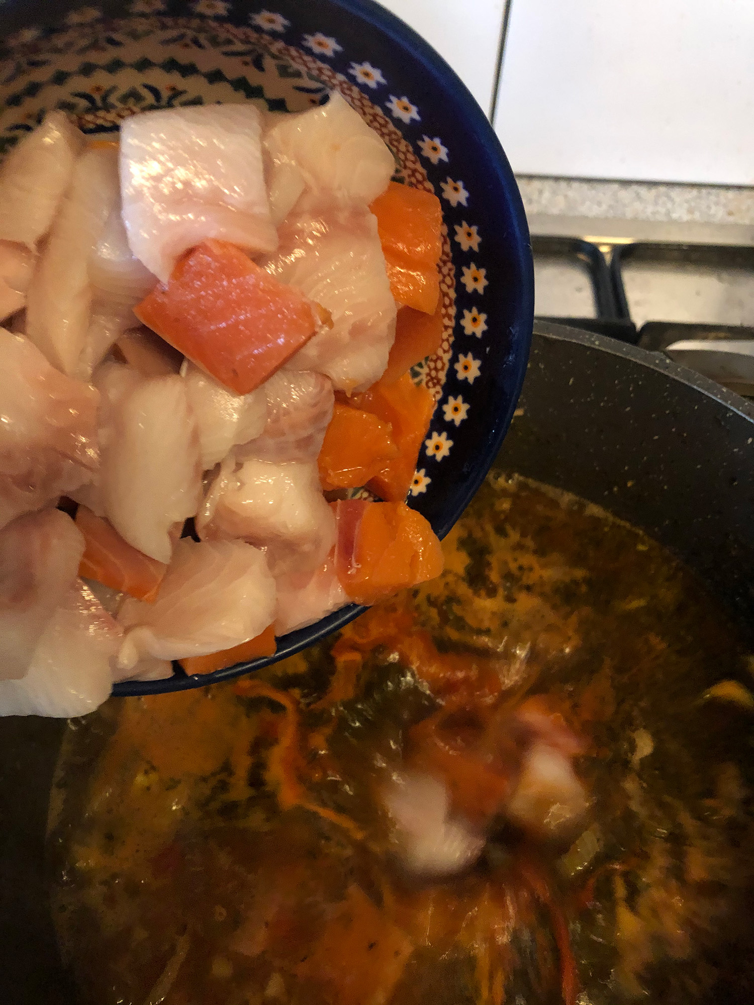 Bouillabaisse mit Lachs und Kohlenfisch — Alaska Wildfisch